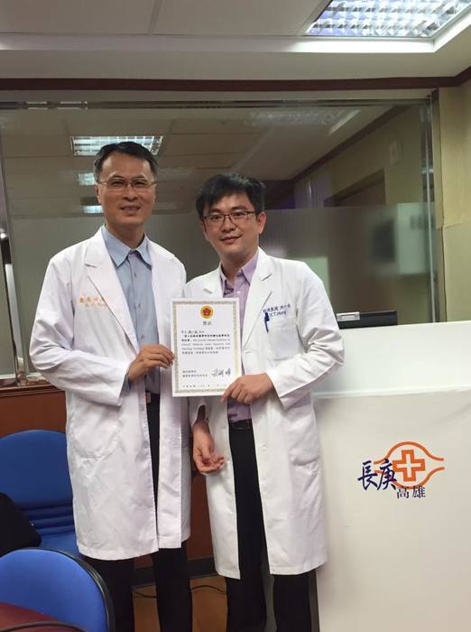 恭喜就讀臨研所的高雄長庚醫院內分泌科周振凱醫師及精神科洪一永醫師在國防醫學院雙雙榮獲第七屆臨床醫學研究所聯合教學研究研討會優選壁報論文獎！