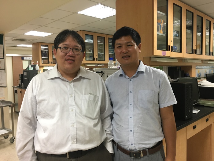 嚴大蓬博士與顧正崙老師於演講後合影